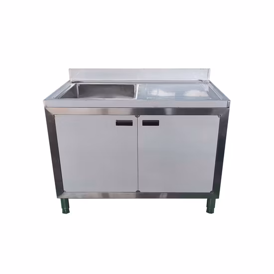 meuble de cuisine en inox avec évier servant de table de préparation d'établi en inox